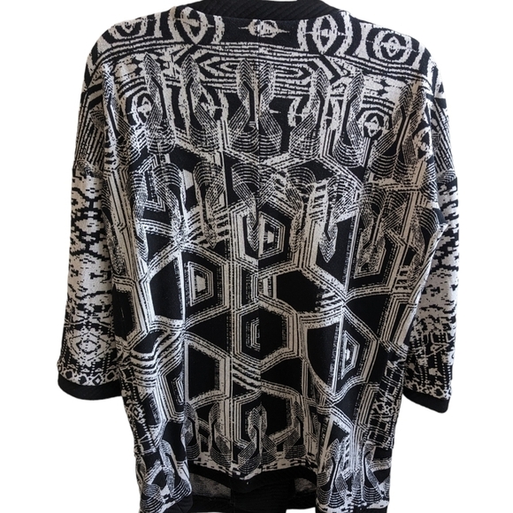 Frank Lyman sweater. Black  and white geometric pattern. Size 8. - Picture 3 of 6